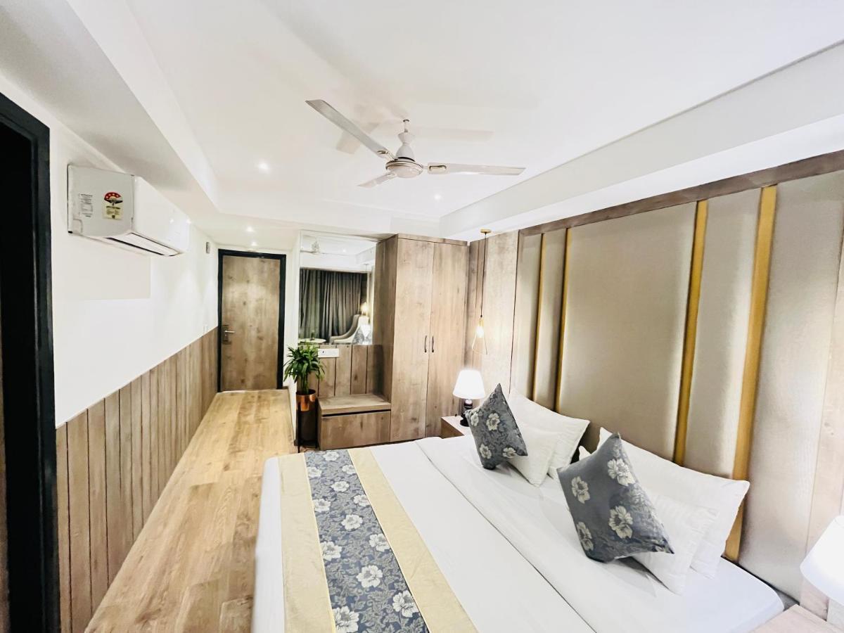 Hotel Royal Palace @ Patel Nagar Metro Station New Delhi