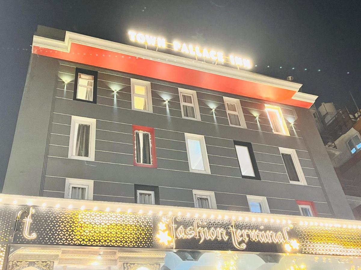 Royal Palace @ Patel Nagar Metro Station 3*